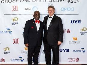 弗雷德K. Whitt and Avery Staley on the Diamond Awards red carpet